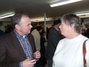 kaine Photo By Steve Ellis : ©2009 NCL Magazine : Governor Tim Kaine talks with Lynne Carson of Nellysford.