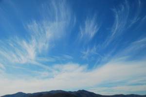 Photo By Ann Strober : ©2009 NCL Magazine : Mare's Tail (Cirrus) over the Blue Ridge : Nelson County, Virginia