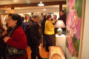 The gallery was absolutely packed with people looking for bargains.