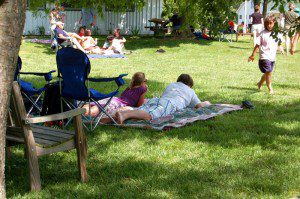 ©2009 NCL Magazine : Folks enjoyed a lazy start to the Memorial Day Weekend at Wintergreen Winery's Wine Into Summer .