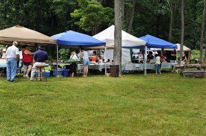 Local produce vendors, mountain crafters & artisians were also on hand.