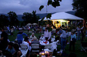 The grounds at Veritas were packed just before dark for the last Starry Nights of 2009. 