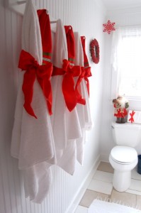 Simple but elegant. Red ribbon and bows decorate bath towels in the cottage. 