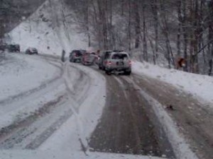 Photo By Kim Chappell : Cars line up on Route 664 trying to safely make it down from Wintergreen Monday afternoon.