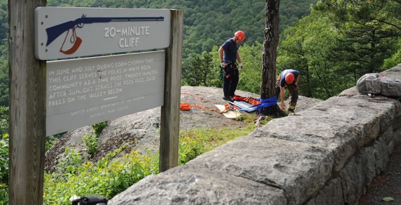 Blue Ridge Parkway: Wintergreen & Montebello Rope Teams Assist Park Service At 20 Minute Cliff