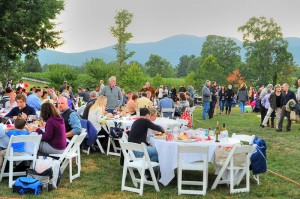 Crowds for the final season of Starry Nights 2013 were estimated around 3000-4000 people.