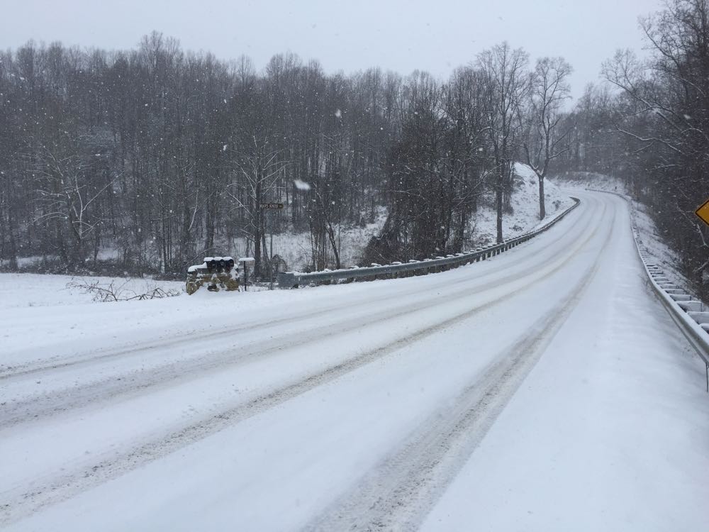 Snowday : Winter Storm Hits Virginia Blue Ridge : Many Schools Closed Tuesday