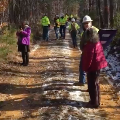 Buckingham : Protesters Confront Pipeline Tree Cutters Near Yogaville (Video)