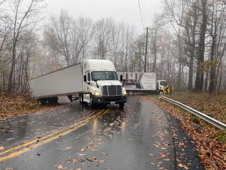 In Spite Of New Signs – 2 Trucks Block Reeds Gap Again On Thursday